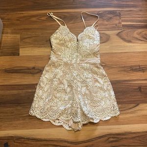 Selfie Leslie romper
